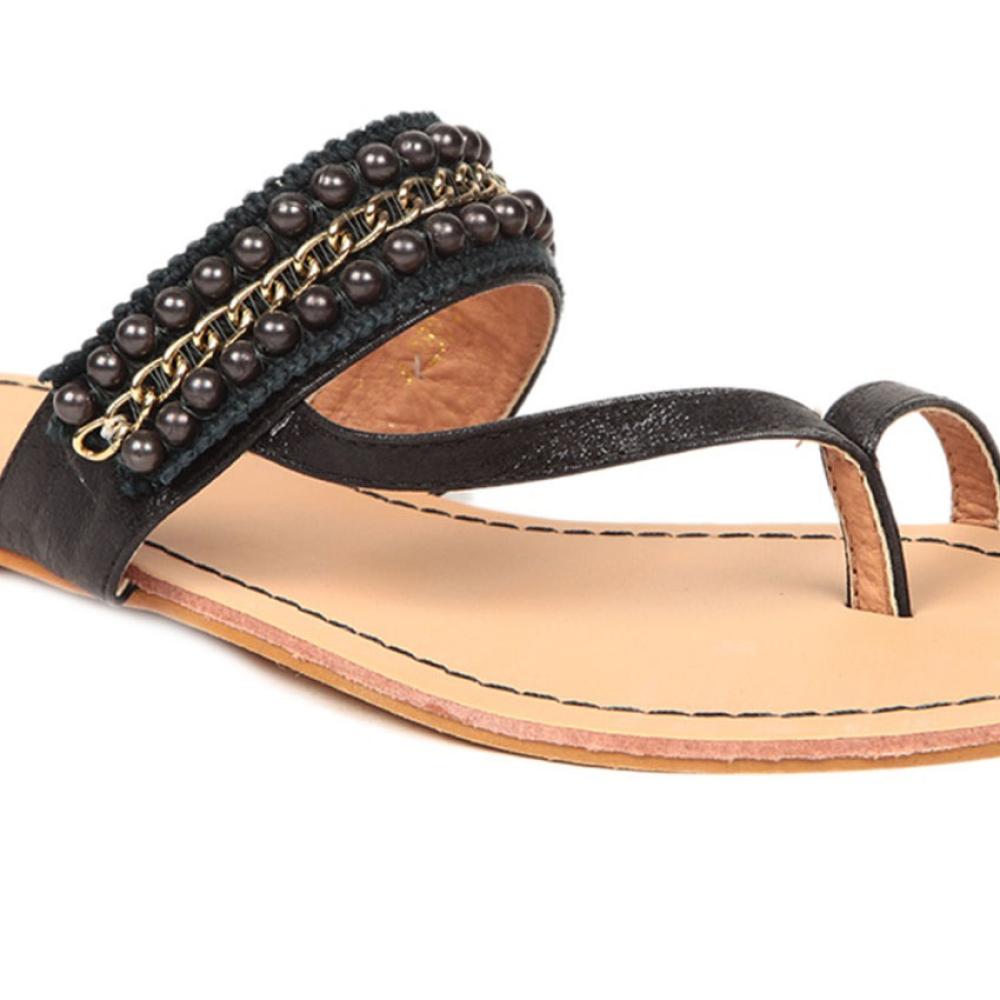 Urbane Trendy Black Flats